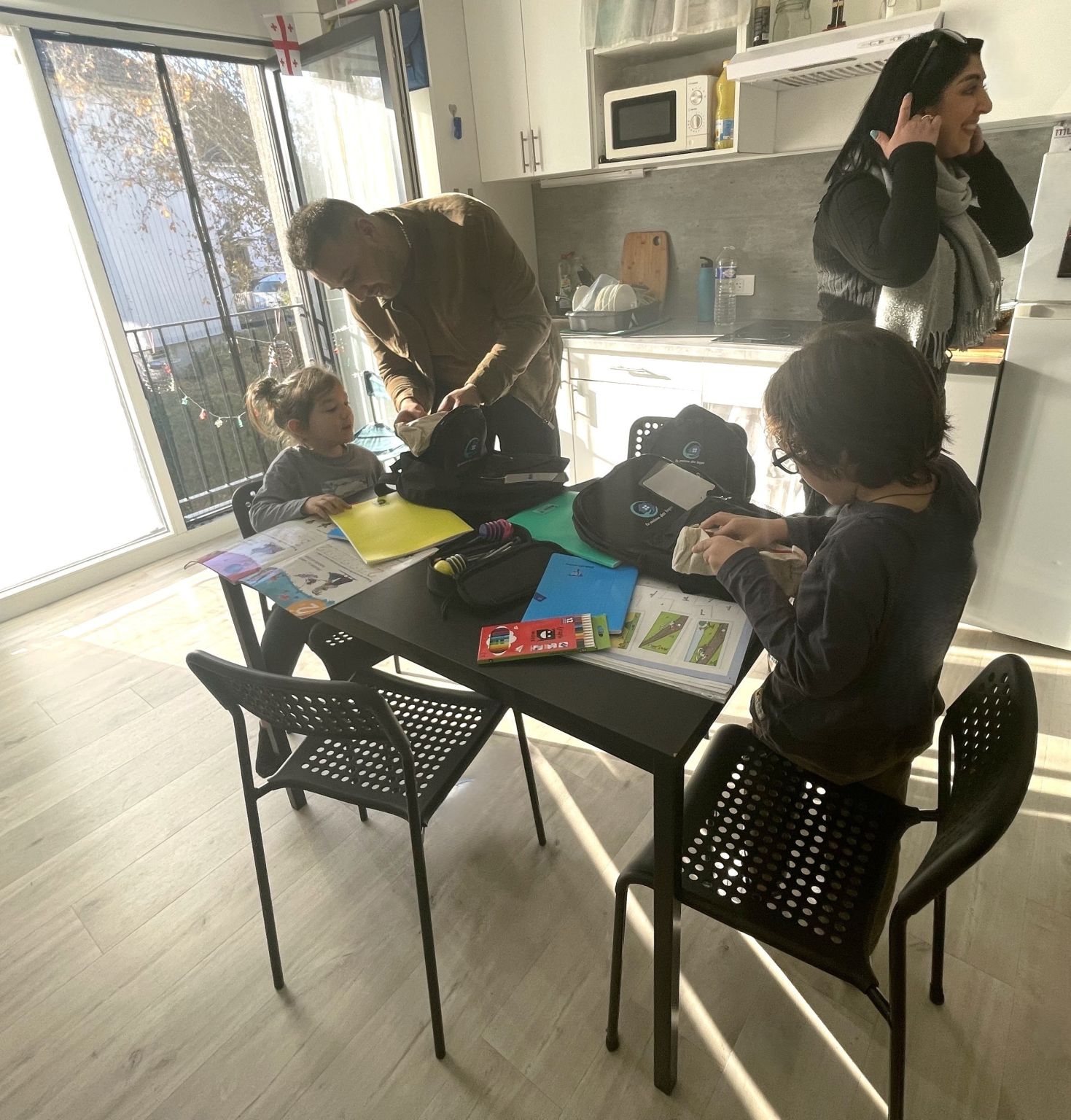 La Maison des Loges poursuit ses distributions de kits scolaires au plus près des familles