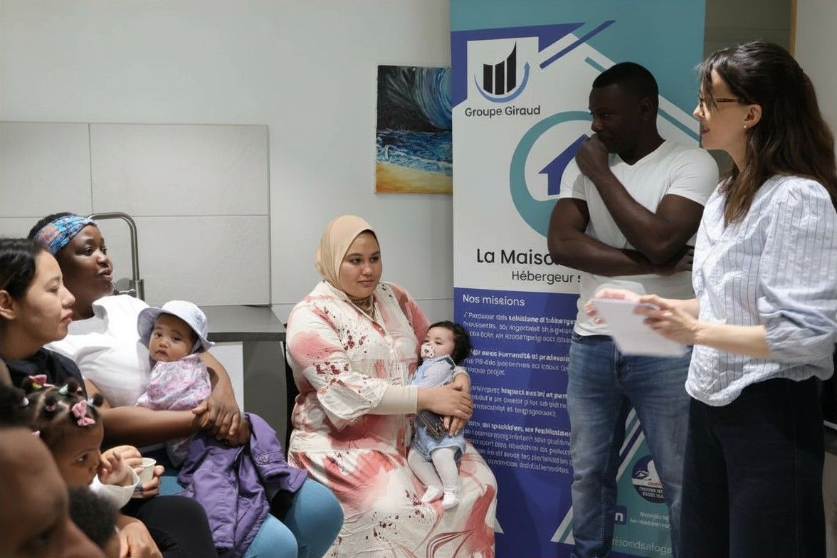 photo atelier écoute des familles autour d'un goûter convivial