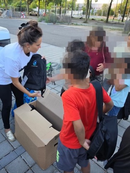 Distribution de kits scolaires à Strasbourg - La Maison des Loges